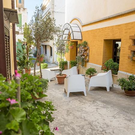Hotel Clelia Isola di Ustica Екстериор снимка