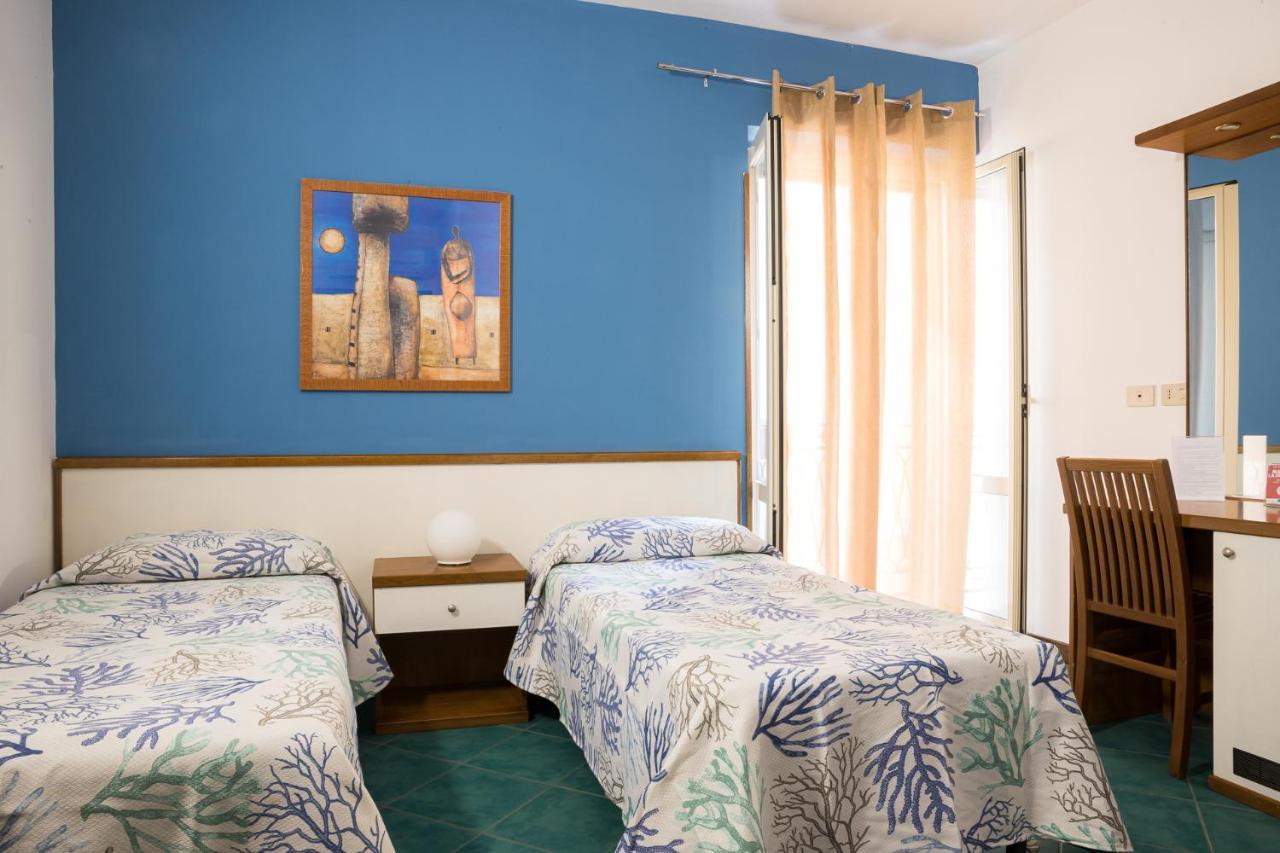 Hotel Clelia Isola di Ustica Екстериор снимка