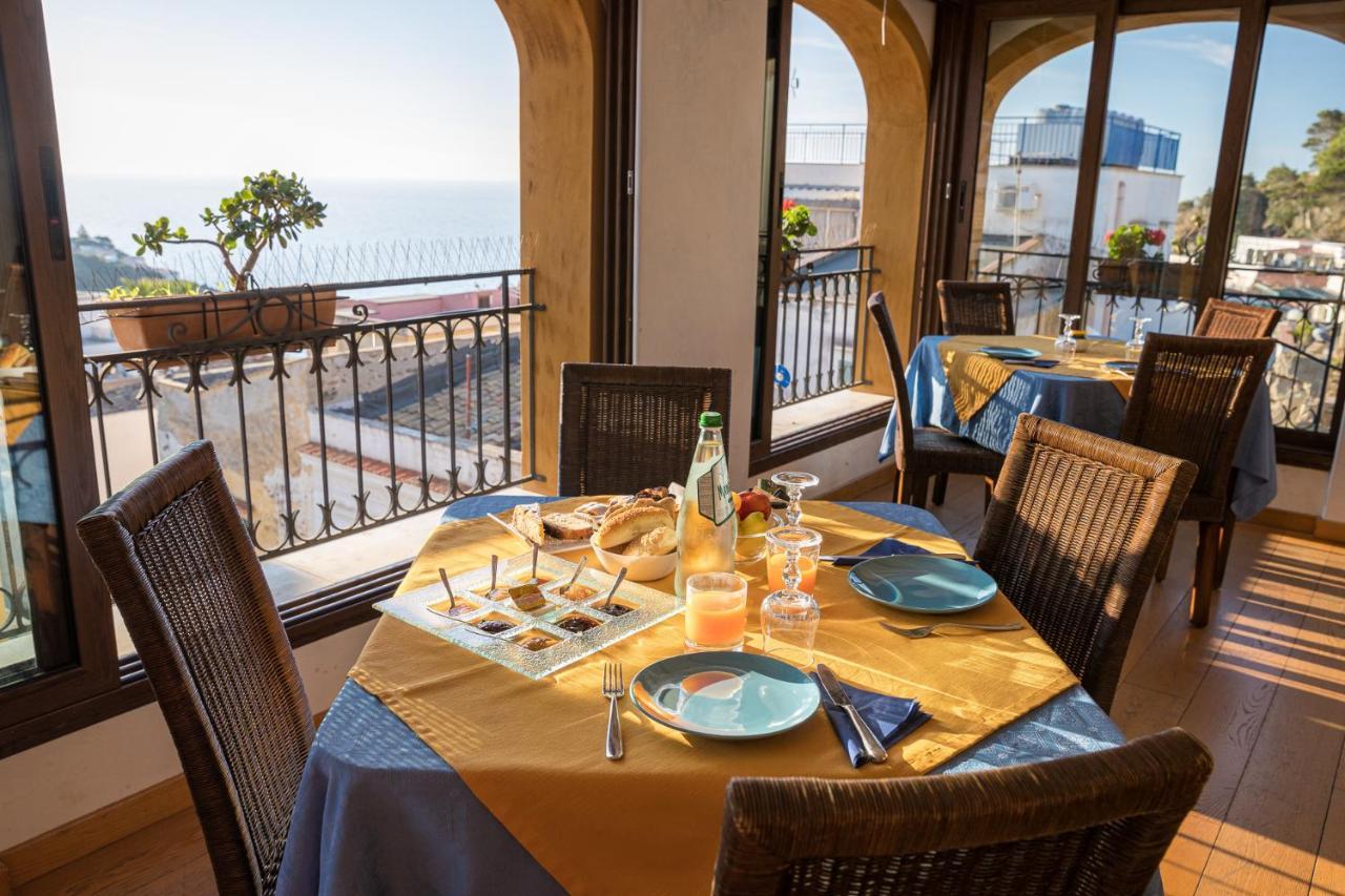 Hotel Clelia Isola di Ustica Екстериор снимка