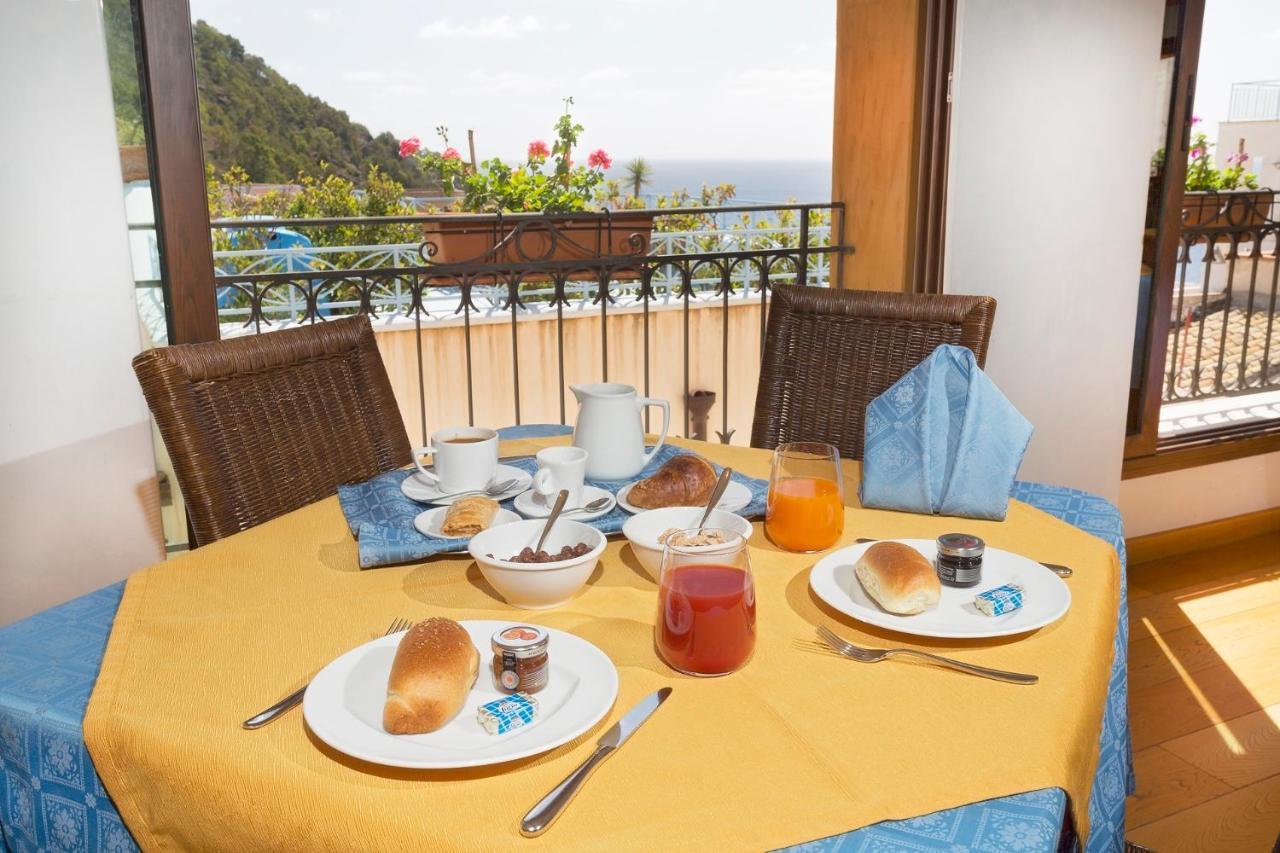 Hotel Clelia Isola di Ustica Екстериор снимка