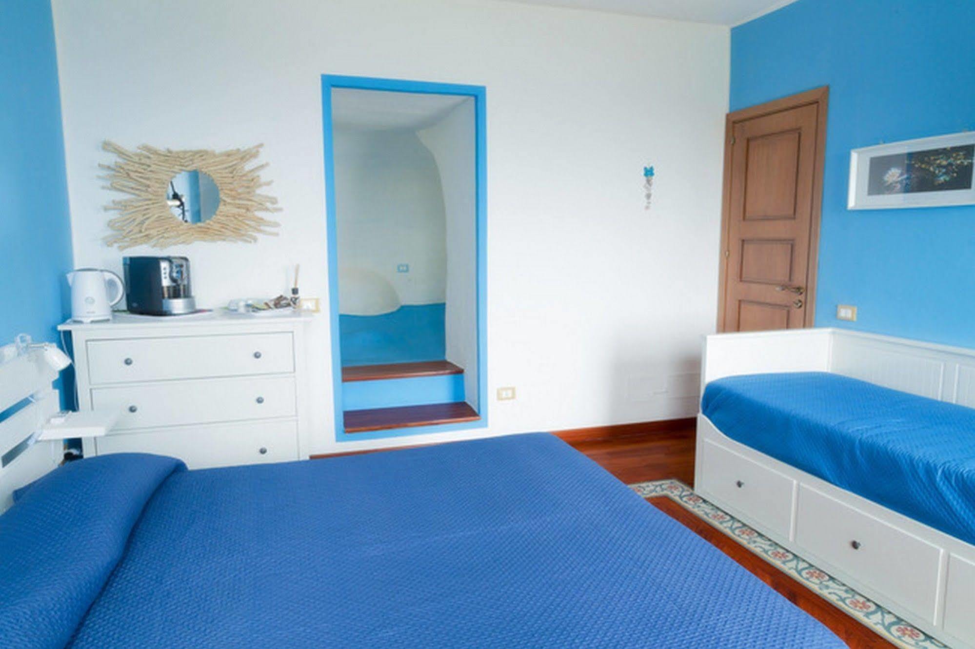 Hotel Clelia Isola di Ustica Екстериор снимка