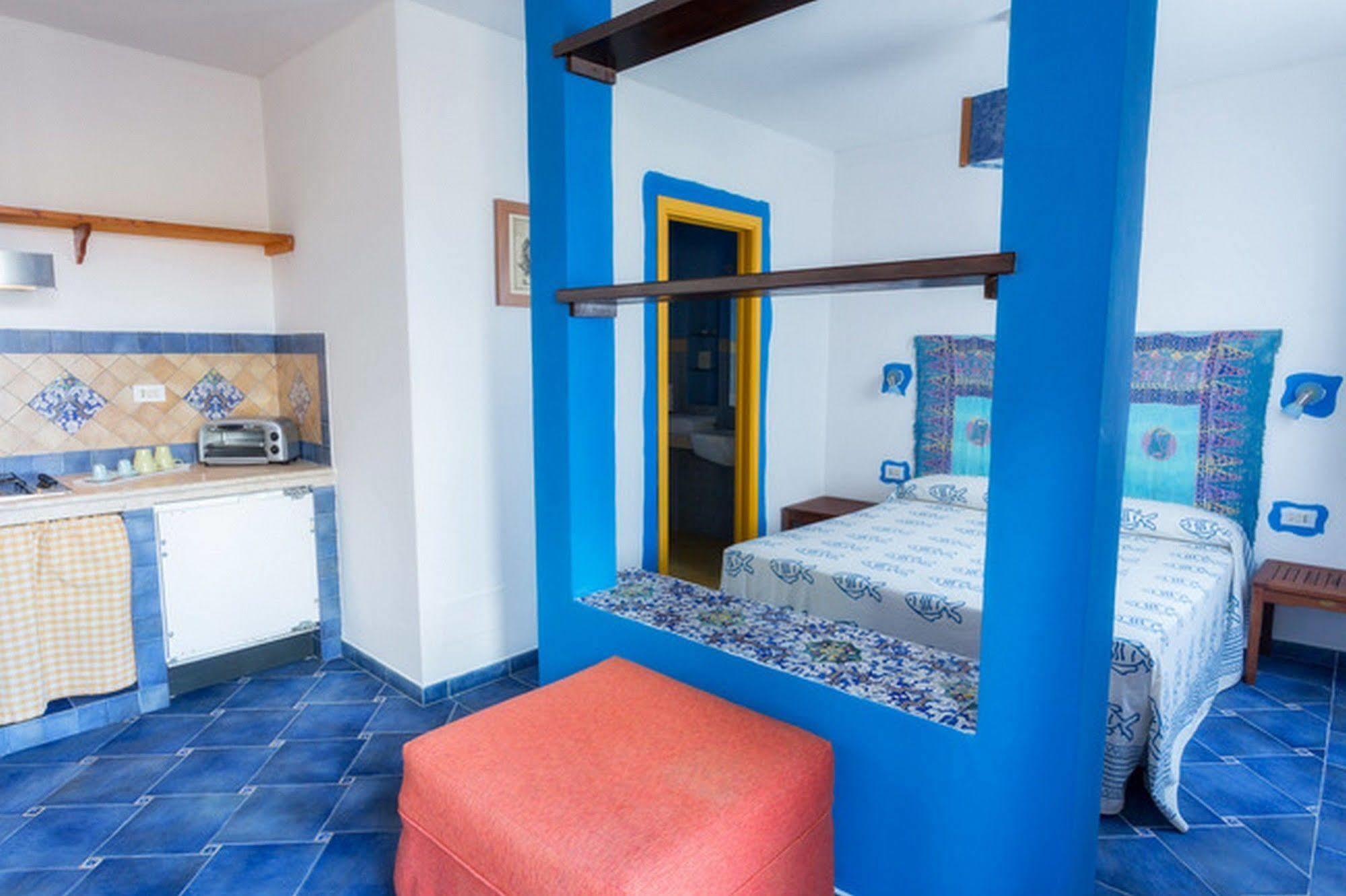 Hotel Clelia Isola di Ustica Екстериор снимка