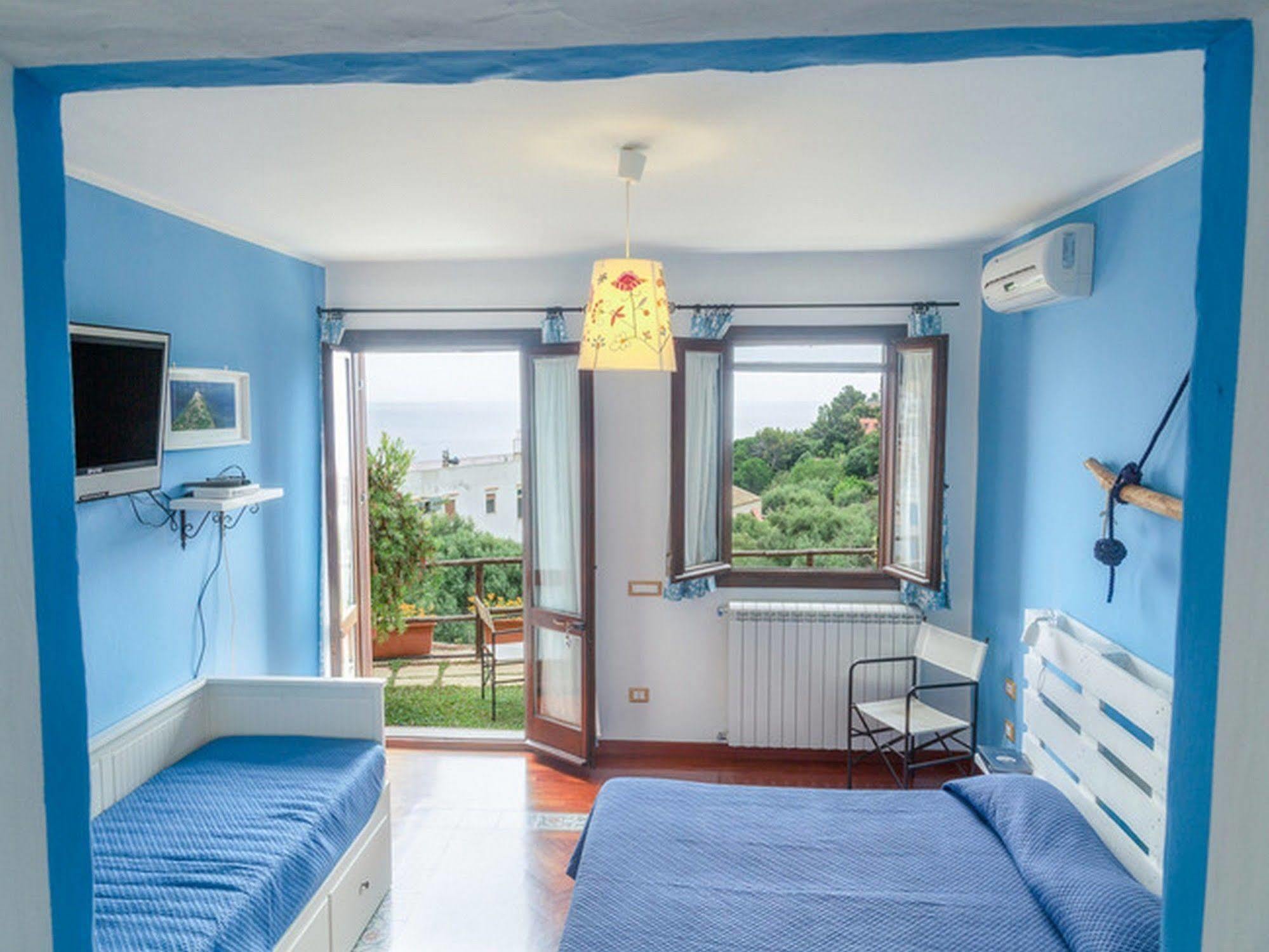 Hotel Clelia Isola di Ustica Екстериор снимка