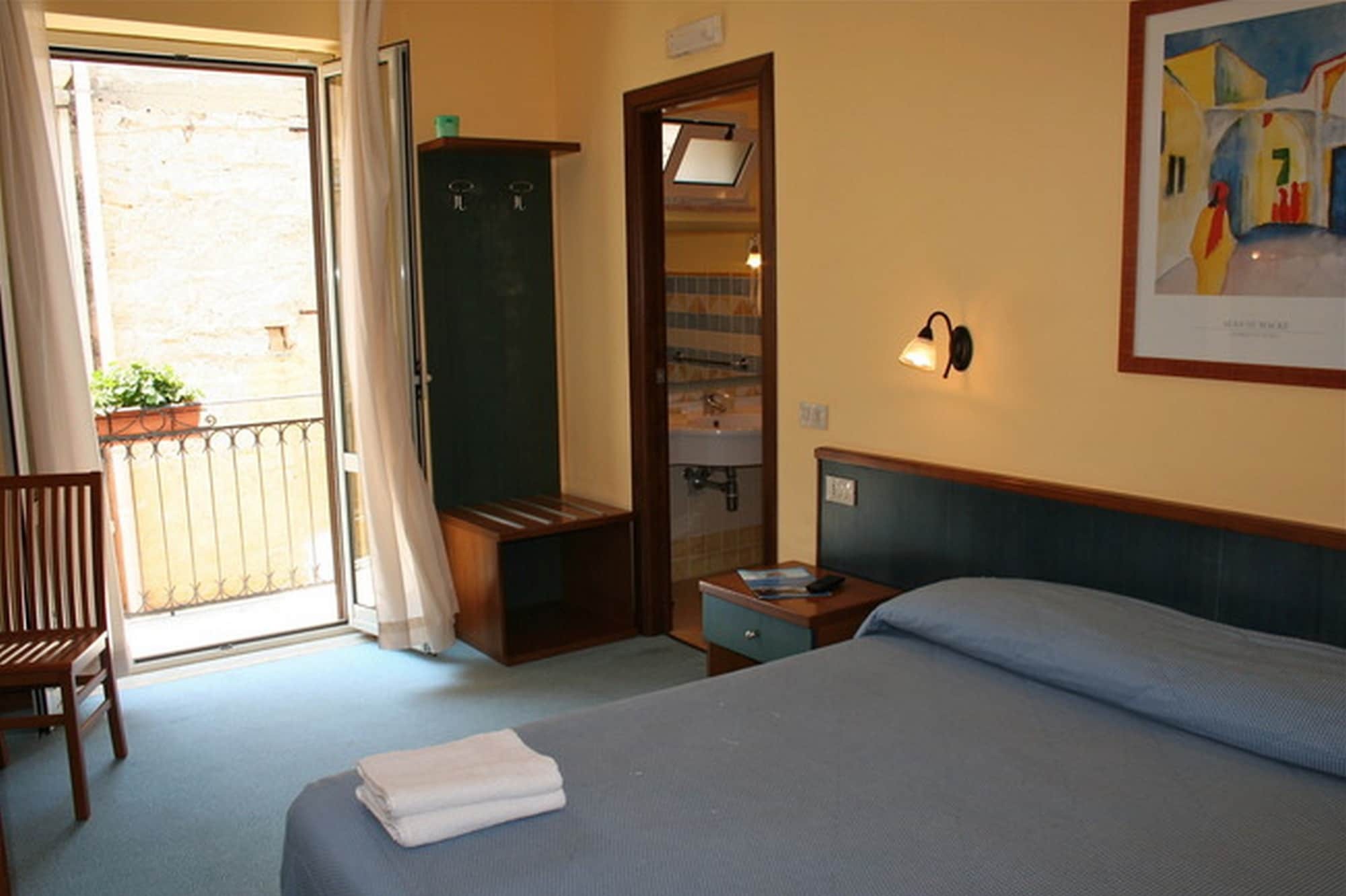 Hotel Clelia Isola di Ustica Екстериор снимка